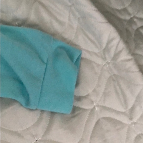 really thin hoodie fits more small and medium - Picture 2 of 3